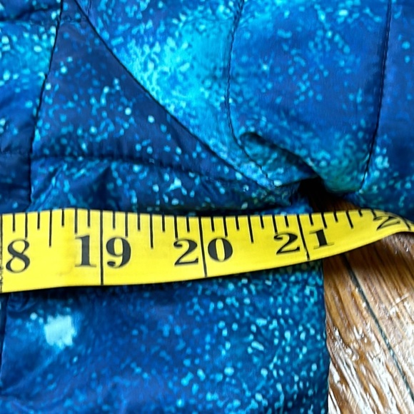 Lands’ End Primaloft girls jacket. Peacock Galaxy. Size XXL (18H-20H). - Picture 11 of 16